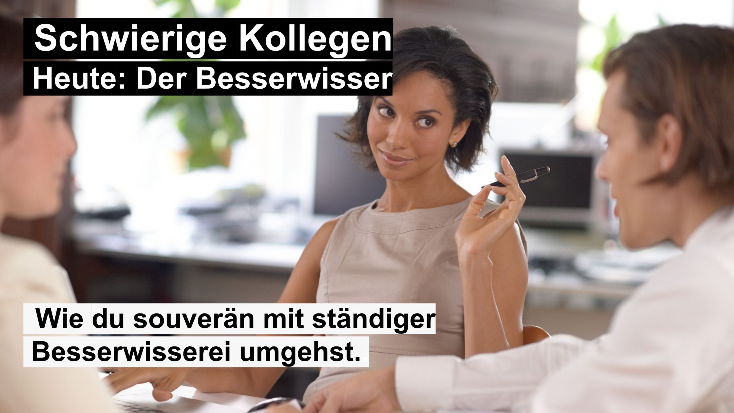 Kollegin verdreht die Augen in einem Meeting – Symbolbild für schwierige Kollegen und Besserwisser im Job