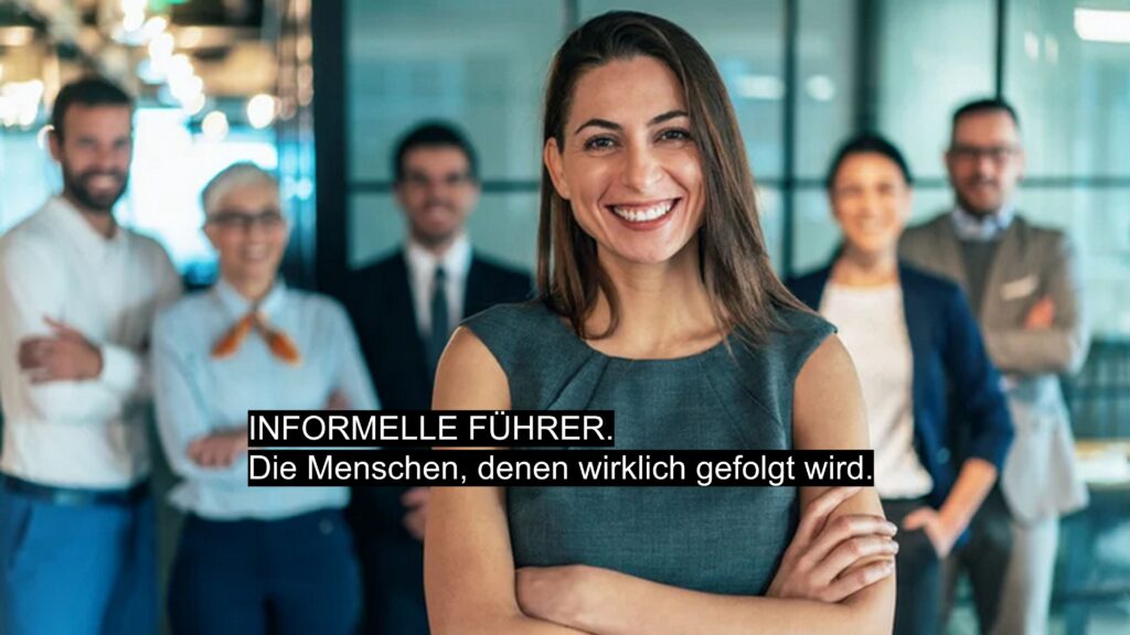 Informelle Führerin im Unternehmen mit Team im Hintergrund als Symbol für sozialen Einfluss und Führung ohne offiziellen Titel