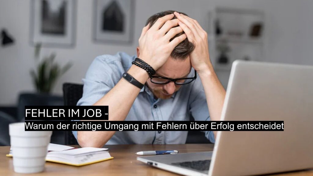 Fehler im Job: Mitarbeiter sitzt mit gesenktem Kopf vor dem Laptop und zeigt den emotionalen Umgang mit einem beruflichen Fehler.